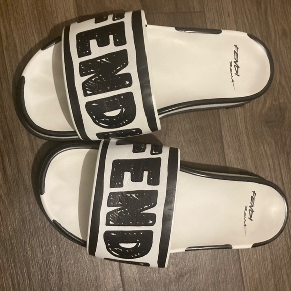 100% Authentic Fendi Slides - Picture 4 of 7